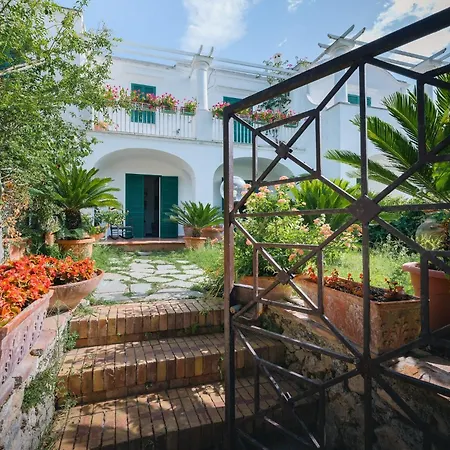 Willa Domenicanda Capri